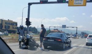 Oprezno u vožnji: Sudar auta i motocikla u Banjaluci