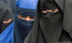 Pomama za burkama u Kabulu: Žene požurile na pijace, cijene skočile čak 10 puta više