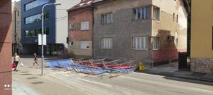 Banjalučka inspekcija na terenu: Jak vjetar srušio skelu u Ulici Vase Pelagića