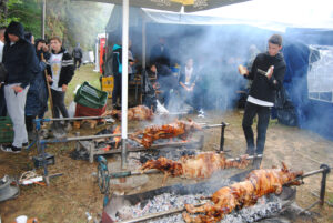 Gastro-turistička manifestacija: “Jagnjijada” u Osmacima okupila 117 ekipa i oko 3.500 građana