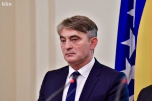 Komšić o odlasku Šmita u Beograd: Traži podršku od Vučića da urazumi Dodika