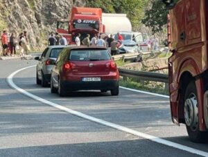 Saobraćajka kod Konjica: Automobil podletio pod cisternu, vatrogasci izvlačili povrijeđene