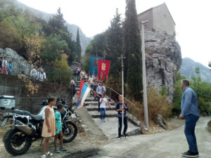 Orahovčani čuvaju tradiciju: Srpski meteori kod Kotora proslavili Veliku Gospojinu FOTO