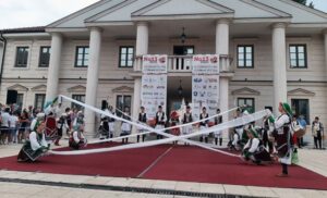 Festival folklora u Andrićgradu: “Licidersko srce” okupilo oko 700 djece