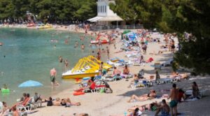 Kontrole na Hrvatskoj obali: Za ostavljanje peškira kazne do 50 evra