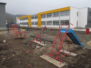 Bezbjednost učenika na prvom mjestu: Uređenje dvorišta OŠ „Milan Rakić“ u Karanovcu