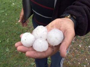 Olujno nevrijeme juče u Dalmaciji: Padao grad veličine oraha VIDEO