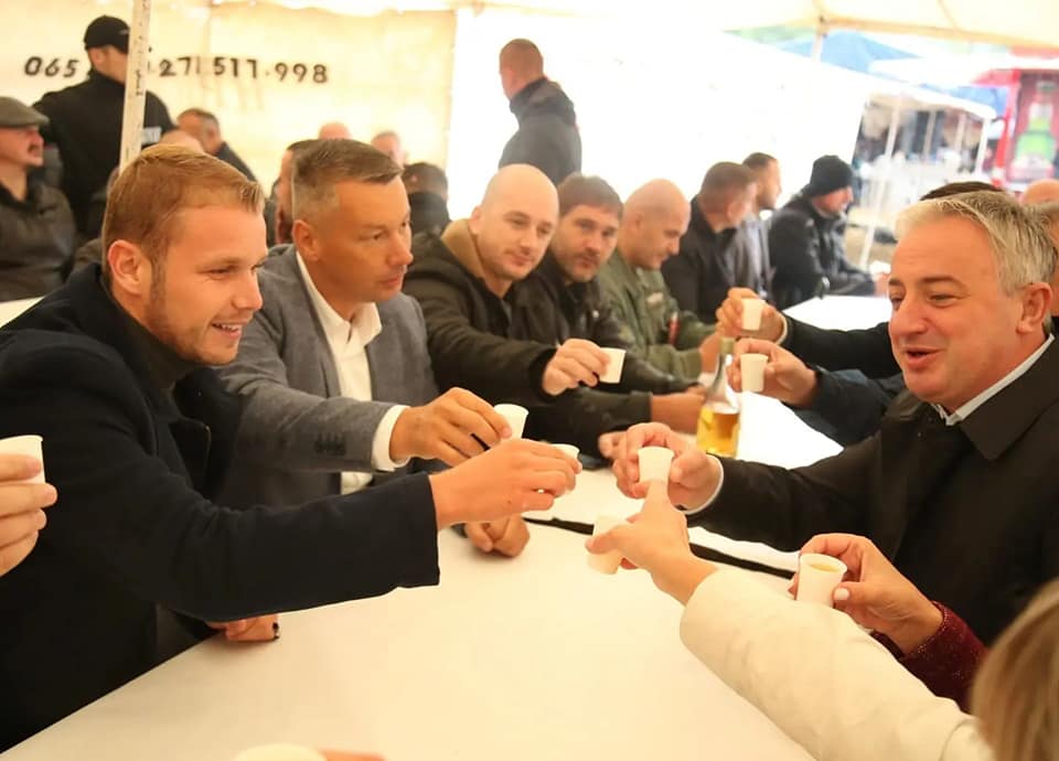 I opozicija pod šatorom uz čašicu: Nešić kaže da su tema bile promjene