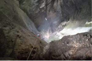 Nevjerovatna misija spasavanja: Uz nadljudske napore žena izvučena iz pećine