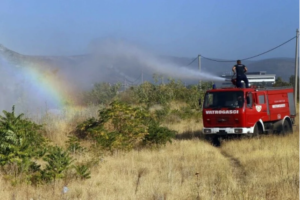 Vatra “divlja” i dalje: Požar u Stocu ugrožava naseljena mjesta