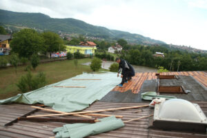 Pusta obećanja: Đaci u Vrbanji kreću u školu sa krovom od najlona