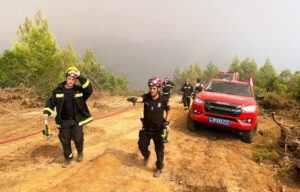 Srpski i grčki vatrogasci rame uz rame: Danonoćno gašenje požara na Eviji