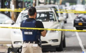 Njujork: Napadači izrešetali frizerski salon, ranjeno 10 ljudi