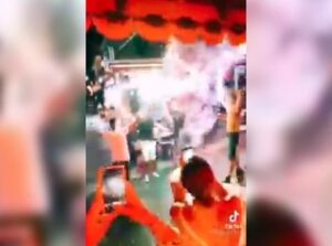 Pale baklje, polugoli pijanče i pjevaju “Vidovdan”: Bahati mladići iz Srbije divljali u Turskoj