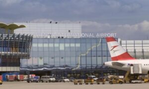 Drama na aerodromu: Hitna evakuacija putnika zbog sumnjivog paketa, među njima ima i Srba