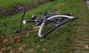 Automobil udario biciklistu: Prijedorčanin završio na UKC-u Srpske