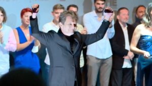 Bjelogrlić se poklonio pred publikom nakon premijere i puštanja iz pritvora