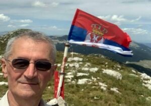Srpska zastava vijori se na Dinari!: Hrvatima zasmetalo, digli se na noge FOTO