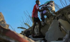 Jeziv epilog zemljotresa na Haitiju: Najmanje 304 osobe su poginule, a stotine ih je povrijeđeno