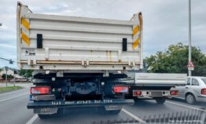 Kamion sa neobičnim natpisom privukao pažnju vozača