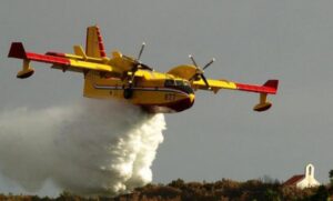 Kanader iz Hrvatske ponovo pomagao u zaustavljanju širenja vatre