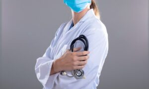 Oglušili se o poziv: Nevakcinisani zdravstveni radnici suspendovani sa posla