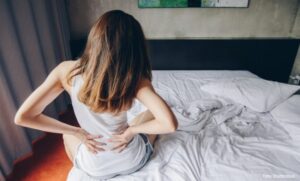 Itekako je bitno da znate: Ove poze za spavanje sprječavaju bol u leđima