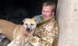 Želja za životinjama bila jača: Britanski marinac evakuisao 200 mačaka i pasa iz Kabula