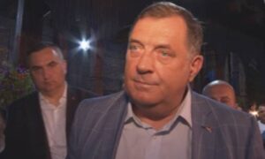 Dodik prisustvovao liturgiji: Identitet našeg naroda je posvećenost vjeri i kulturi