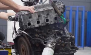 Nesvakidašnji poduhvat nije bio lak: Prepravili dizel motor da radi na benzin VIDEO