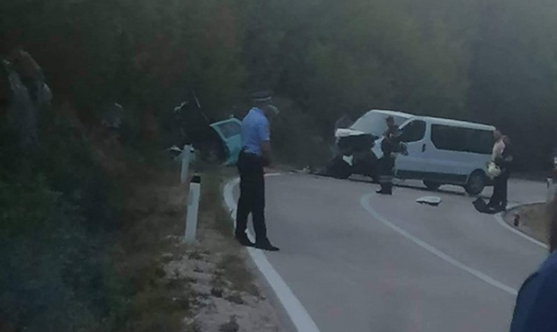 Crni bilans teške nesreće: Poginuli vozač i suvozač, četiri Trebinjke teže povrijeđene
