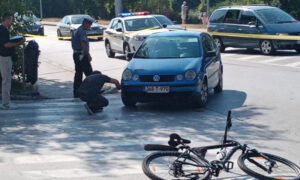 Hitno prevezen u bolnicu! Biciklista teško povrijeđen u saobraćajnoj nesreći u Zenici