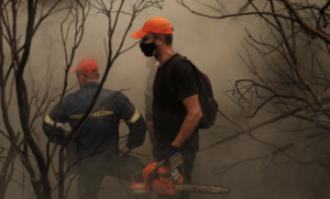 Čudo u Grčkoj! Vatra došla do crkve Svete Trojice i čudesno se ugasila VIDEO