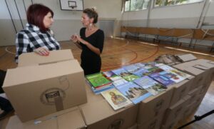 Stigle prve knjige! Počela podjela besplatnih udžbenika osnovnim školama u Banjaluci