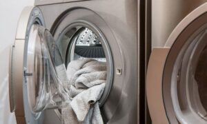Savjeti i trikovi: Kako da vam odjeća nakon pranja bude kao nova VIDEO