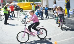 “Pazi, pazi, đak po zebri gazi“: Obuka djece u saobraćaju na Trgu Krajine
