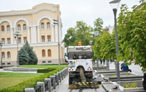 Nastavljeno čišćenje banjalučkih ulica: Rješava se i korov uz saobraćajnice