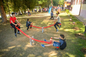 Radost najmlađih stanovnika Bronzanog Majdana: Mališani dobili prvo dječije igralište