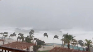 Uragan “Olaf” pogodio obalu Meksika: Vlasti evakuisale stanovništvo