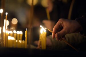 Pravoslavci sutra obilježavaju Miholjske zadušnice: Pomen preminulim precima