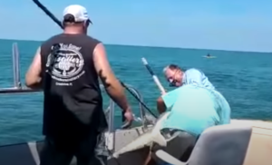 Ribarenje se pretvorilo u haos: Morski pas pokazao borbenost VIDEO