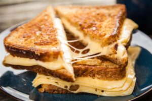 Sendvič sa sirom: Klasičan i jednostavan recept za prste polizati