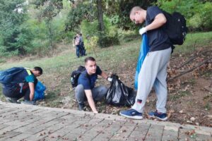 Uklonjeno preko 300 tona raznog otpada: Hiljade volontera čistile grad od smeća