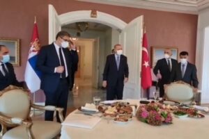 Vučić dočekan uz baklavu i čaj: Sa Erdoganom razgovarao u “četiri oka” VIDEO