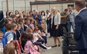 Cvijanovićeva u Zvorniku: Predsjednica Srpske posjetila đake osnovne škole “Vuk Karadžić”
