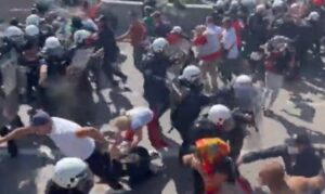 Osam osoba privedeno tokom nereda na Cetinju: Ima povrijeđenih policajaca