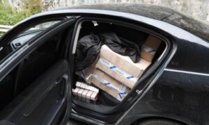 Državljanin BiH “pao” tokom krijumčarenja: Policija zaplijenila cigarete vrijedne 45.000 KM