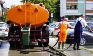 Radnici na terenu: U toku čišćenje ulica i uređenje zelenih površina u gradu