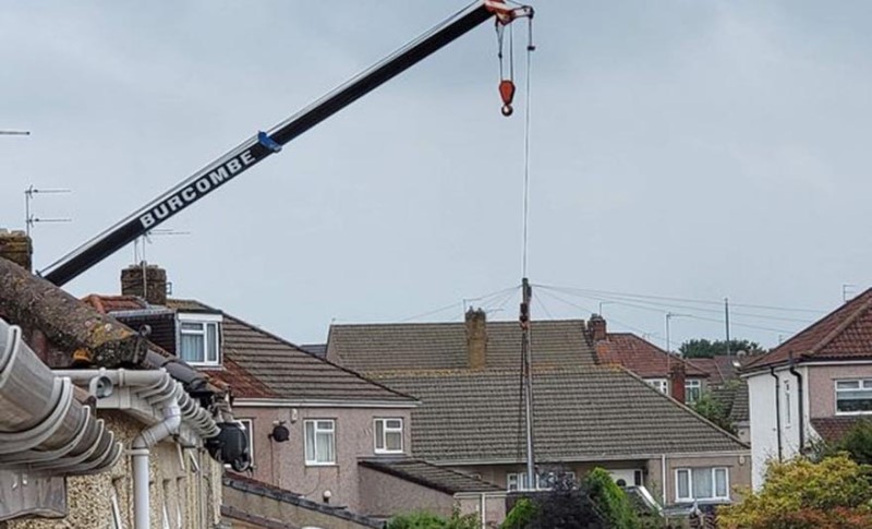 Užasna tragedija! Oca troje djece usmrtio đakuzi koji je pao sa dizalice u dvorište