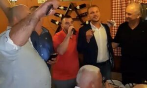 Orila se pjesma Baje Malog Knindže: Gradonačelnik Banjaluke u provodu, “pustio glas” VIDEO